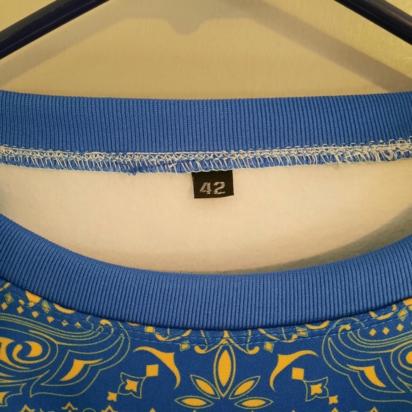 Sweatsuit - Top and bottom Bundle. Top size 42, bottom size 34 - Picture 3 of 12